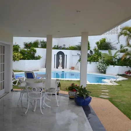 Villa Famosa 2 *