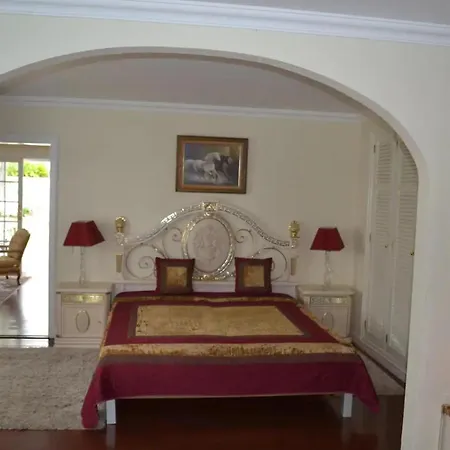 Famosa 2 *